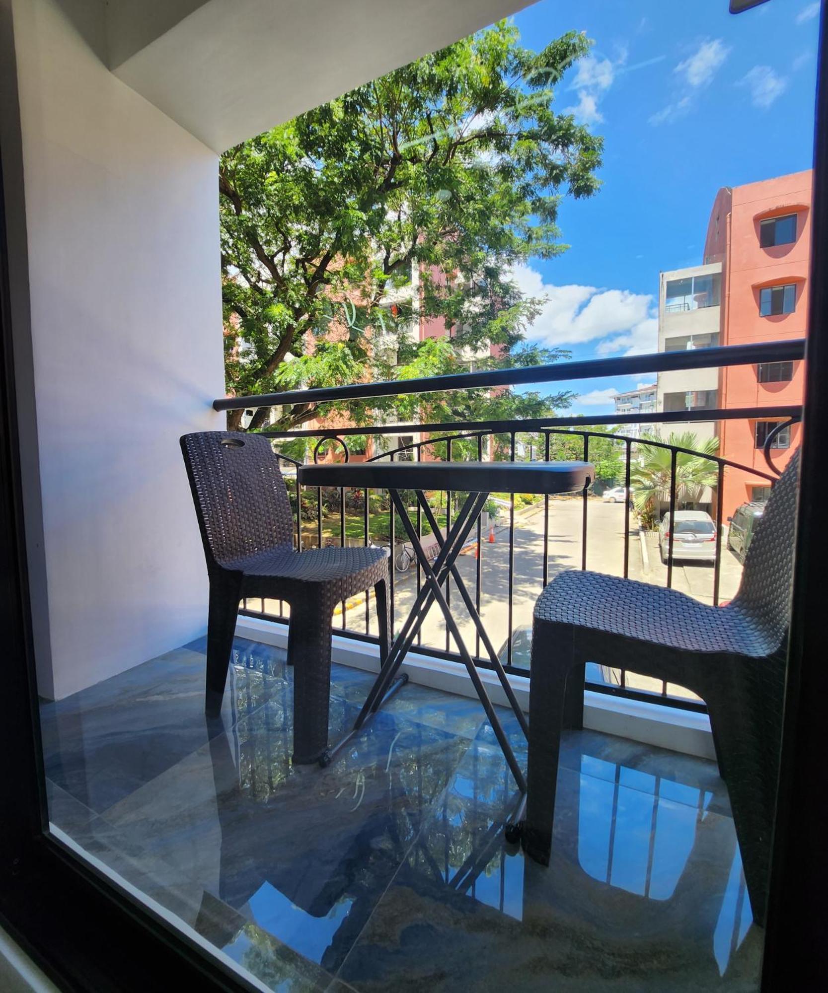 Condo Azur Suites B207 Near Airport, Netflix, Stylish, Cozy With Swimming Pool Isla de Mactán Exterior foto