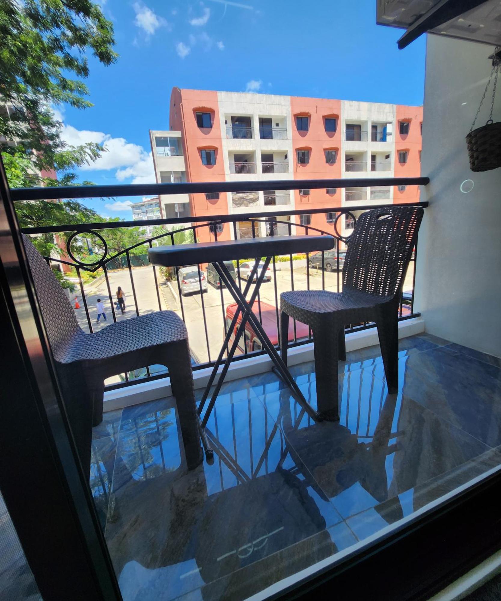 Condo Azur Suites B207 Near Airport, Netflix, Stylish, Cozy With Swimming Pool Isla de Mactán Exterior foto
